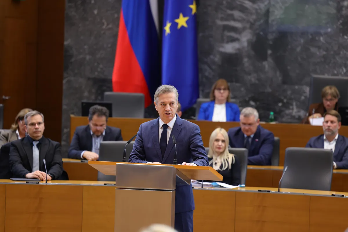 Premier Golob napovedal množični poziv za predajo nezakonitega orožja