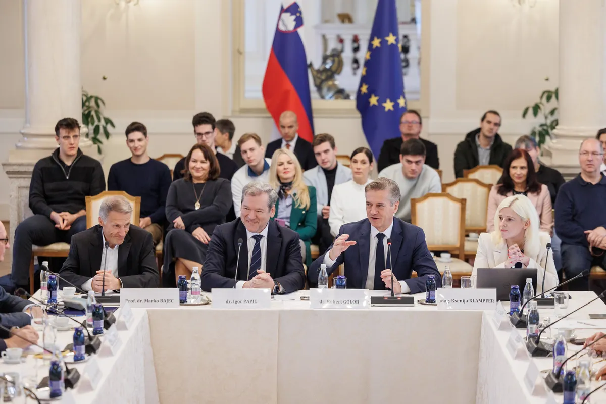 Strokovnjaki izpostavili, kje Slovenija zaostaja pri umetni inteligenci