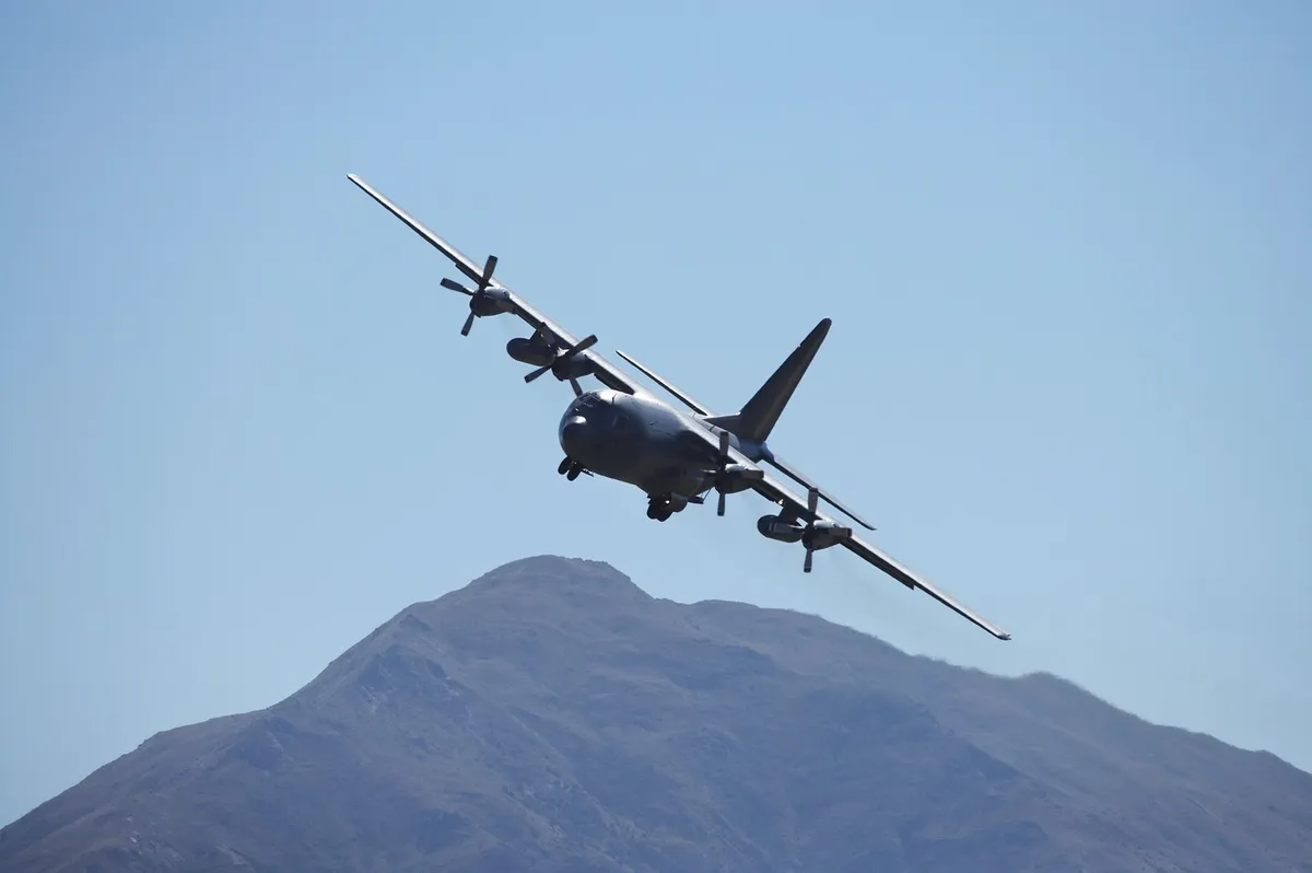 Med Gruzijo in Azerbajdžanom strmoglavilo turško vojaško letalo (VIDEO)
