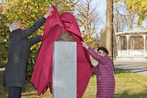V mariborskem parku znova kip Leona Štuklja