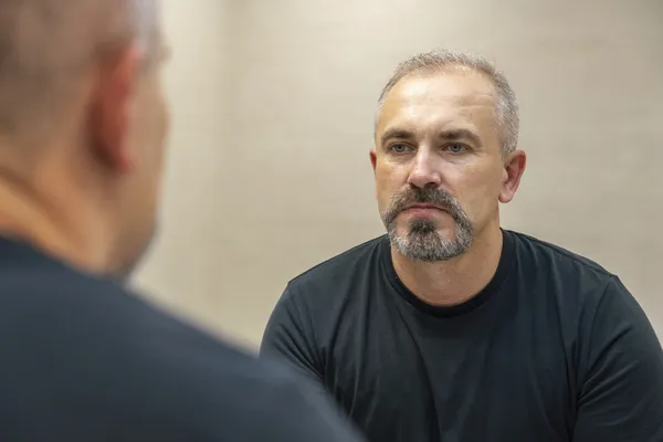 Socialno pomoč prejema že 20 let in noče delati. Ko so ga vprašali, zakaj, so ostali brez besed