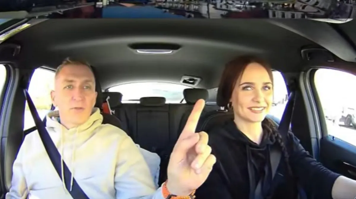 Kandidatka v hrvaški avtošoli nasmejala splet. Inštruktorjeva pripomba pa še bolj