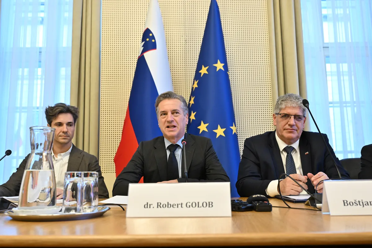 Premier Golob z župani o Šutarjevem zakonu: "Lahko bi ga še izboljšali"