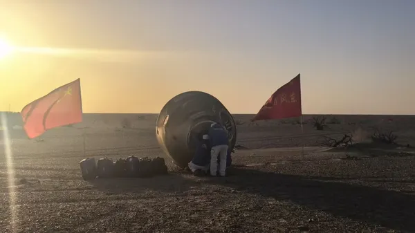 Po več kot šestih mesecih v vesolju kitajski astronavti prispeli na Zemljo