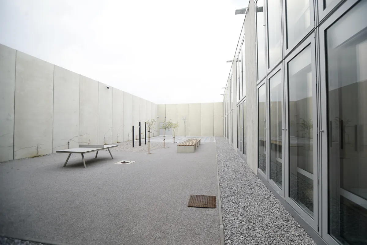 Novi zapor v Dobrunjah še čaka na prve zapornike. Kdaj je predvidena selitev?