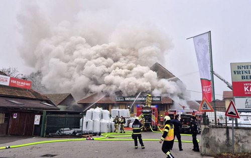 Slovenija, Beltinci, 16.11.2025, 16. november 2025Gori stavba starega mlina, dogodek , gasilci,požar Foto:F.A.Bobo
