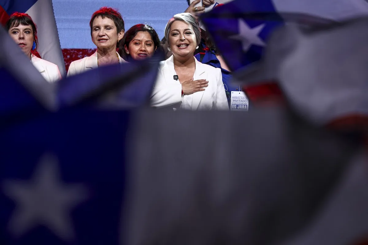 V drugi krog za predsednika Čila komunistka in skrajni desničar