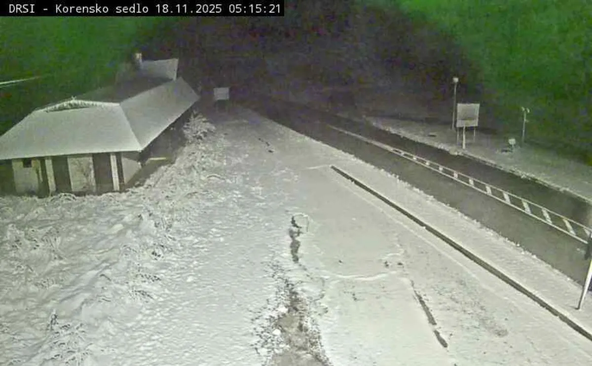 Dele Slovenije ponoči pobelil sneg: vozniki, previdno na cestah