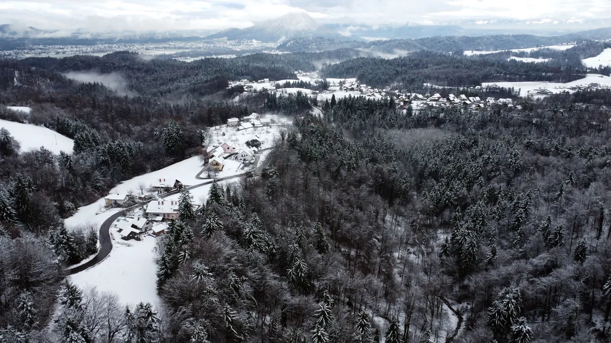 Kje bo sneg in koliko ga bo zapadlo? Arso: Glavnina dogajanja še prihaja