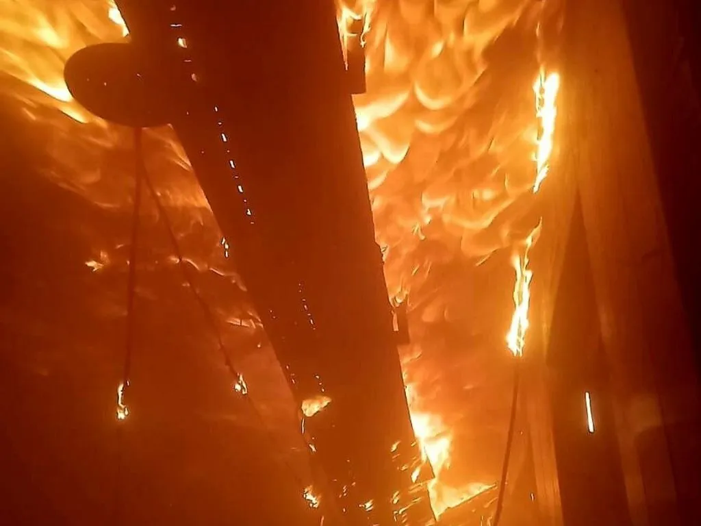 Hrvaški gasilci pokazali, kako je videti notranjost pogorelega nebotičnika (VIDEO IN FOTO)