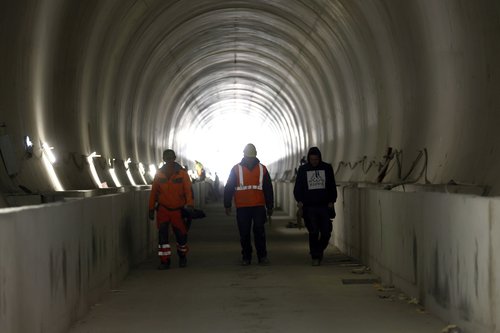 Slovenija, Dekani ,11.04.2025, 11.april 2025 Ogled gradbišč drugega tira Divača-Koper. 2 tir , 2TDK, Alenka Bratušek, 2TDK Matej Oset, 2TDK Marko Brezigar, Kristjan Mugerli , Dušan Mes;železnica posel, Foto:Borut Živulović/BOBO