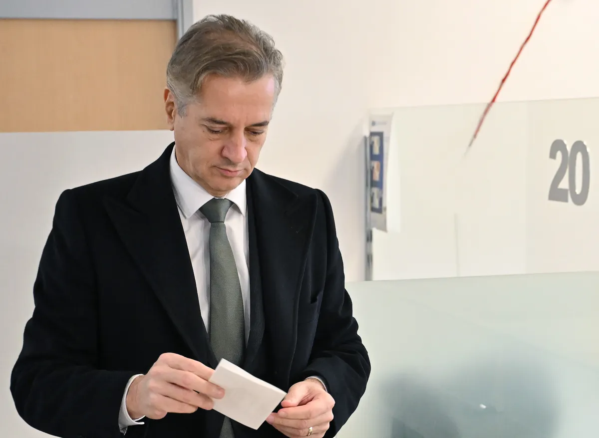 Premier oddal glas in delil osebno izpoved: "Ni bil niti senca človeka, ki smo ga poznali"