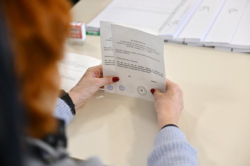 Premier Golob predčasno glasoval na referendumu o zakonu o pomoči pri prostovoljnem končanju življenja