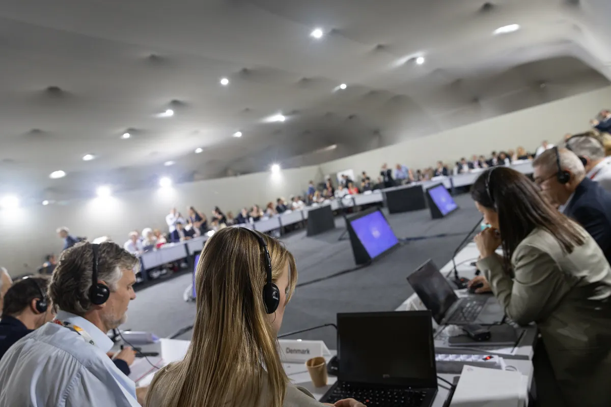 Slovenija med več kot 80 državami, ki na COP30 pozivajo k prehodu od fosilnih goriv