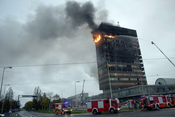 Po požaru v Zagrebu policija na pogovor povabila skupino mladih, ki naj bi jih posnele kamere