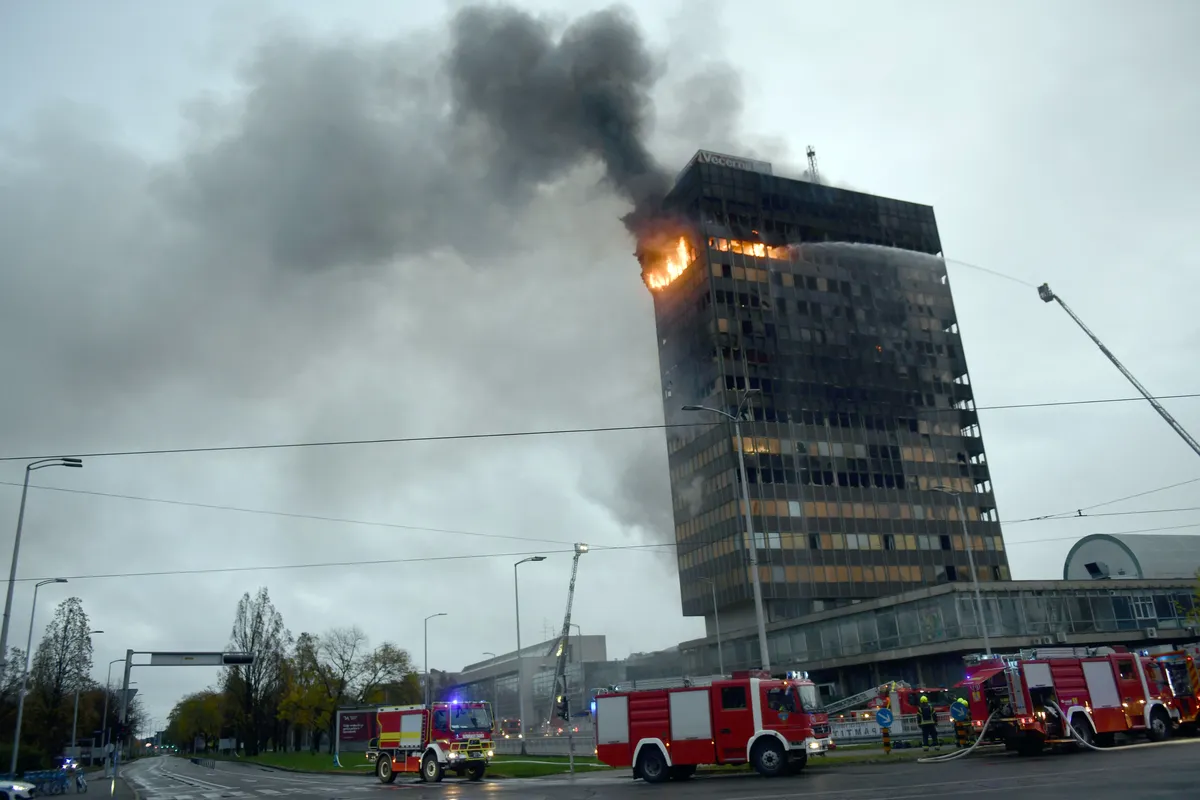 Po požaru v Zagrebu policija na pogovor povabila skupino mladih, ki naj bi jih posnele kamere
