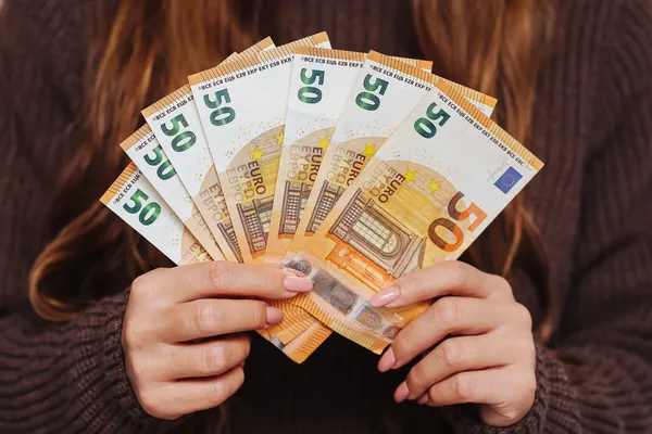 Tri znamenja čaka finančni razcvet, denar bo padal z neba vse do marca 2026