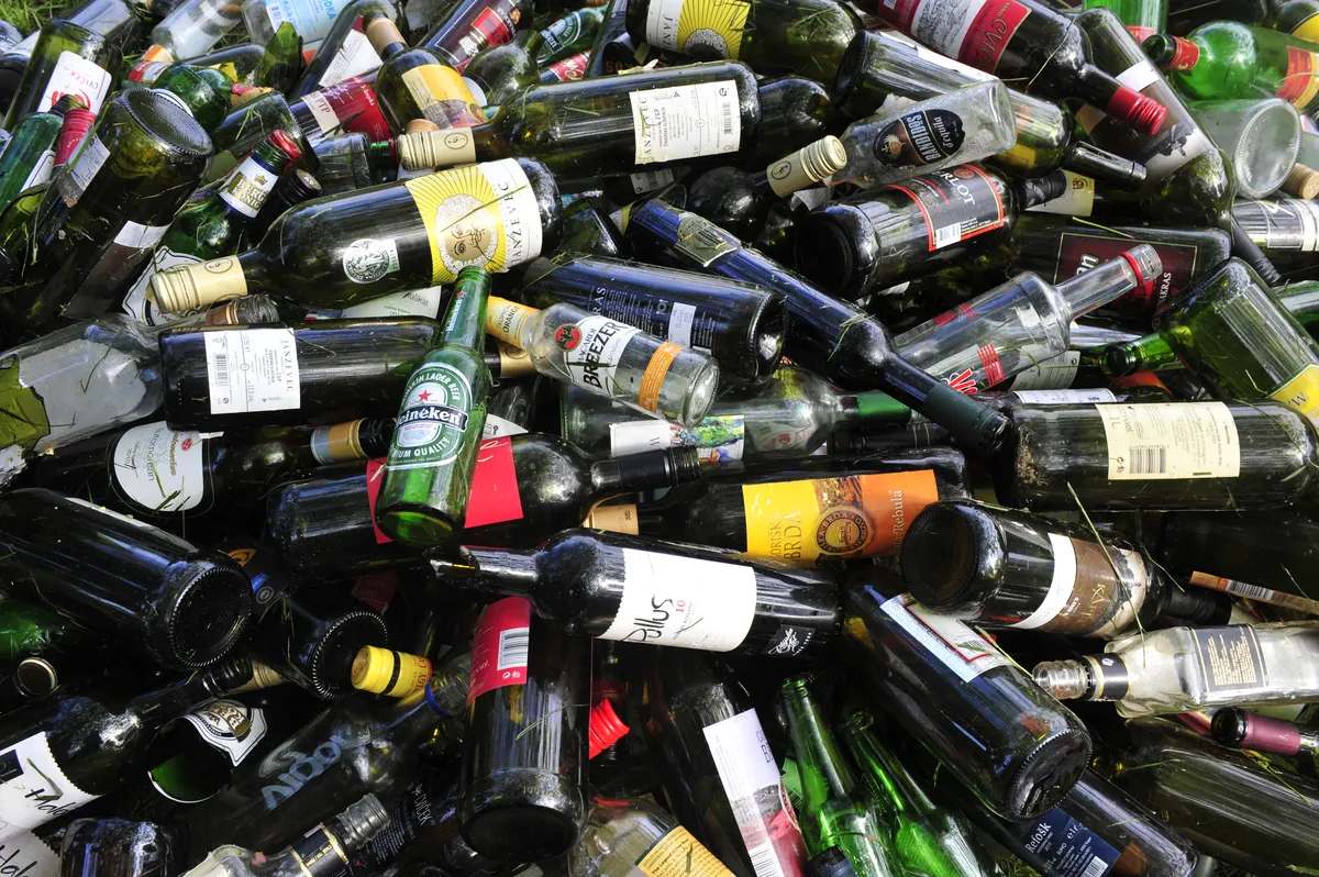 Želimo biti ekološki, na koncu pa smo zmedeni: je bolje izbrati steklenico ali plastenko?