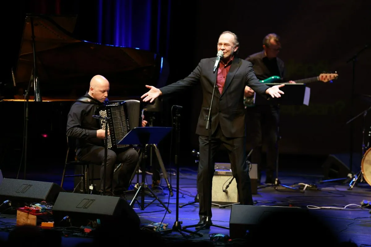 Po zapletu in odvzemu nagrade imenovali nov šanson leta 2025