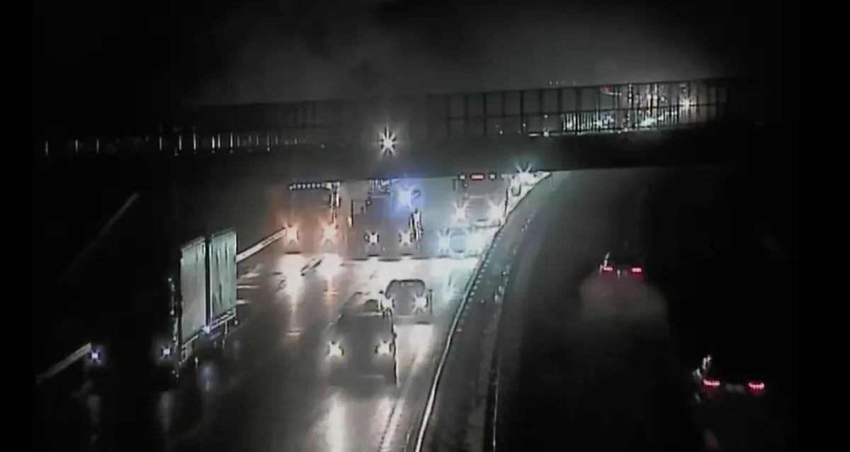 Na štajerski avtocesti proti Mariboru zagorel tovornjak (FOTO)