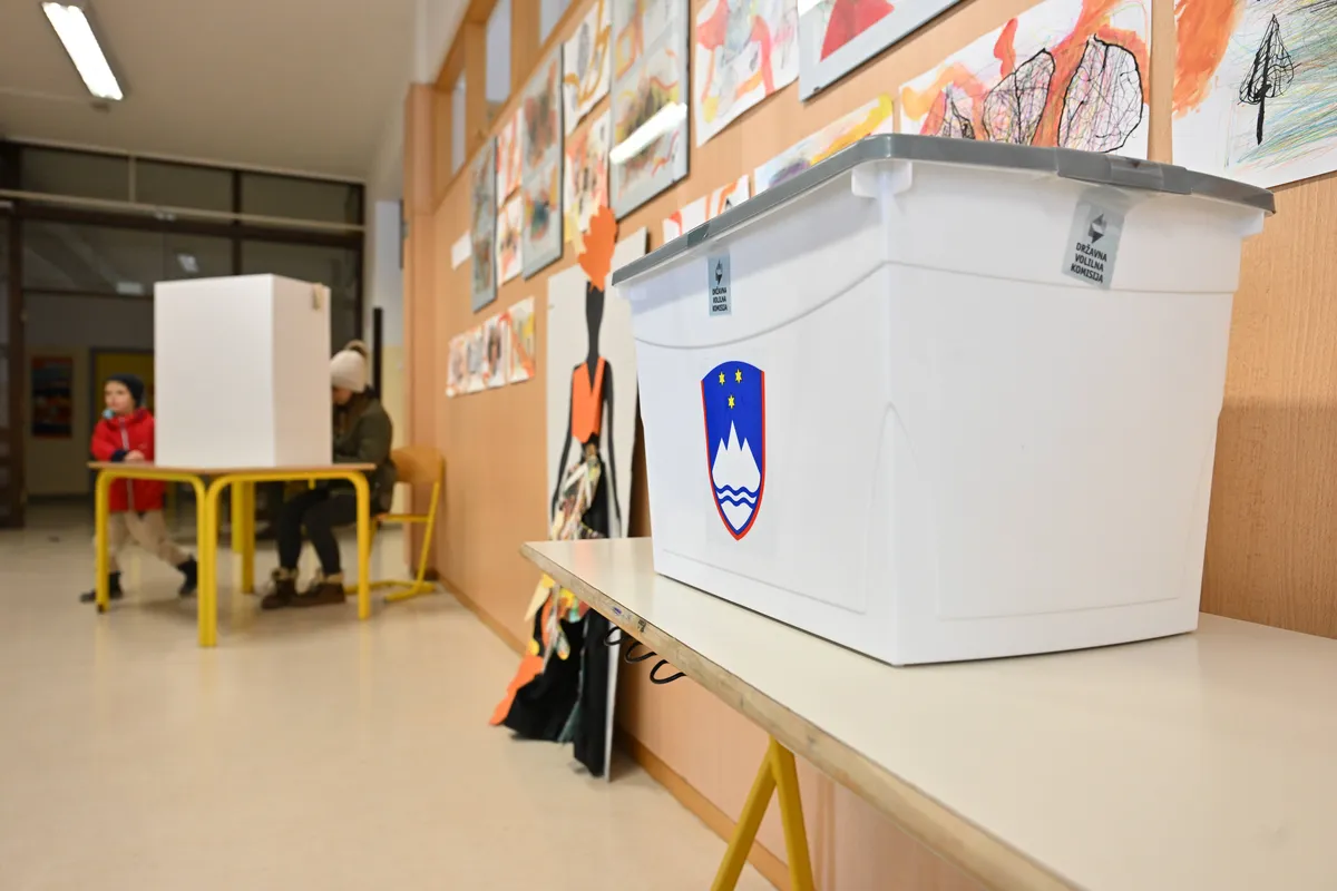 DVK zavrgla ugovor Srebrne niti, ki je predlagala razveljavitev referenduma