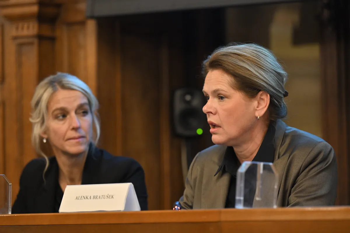 Ministrica Bratušek: Incidenti na železnicah so mnogo več od vandalizma