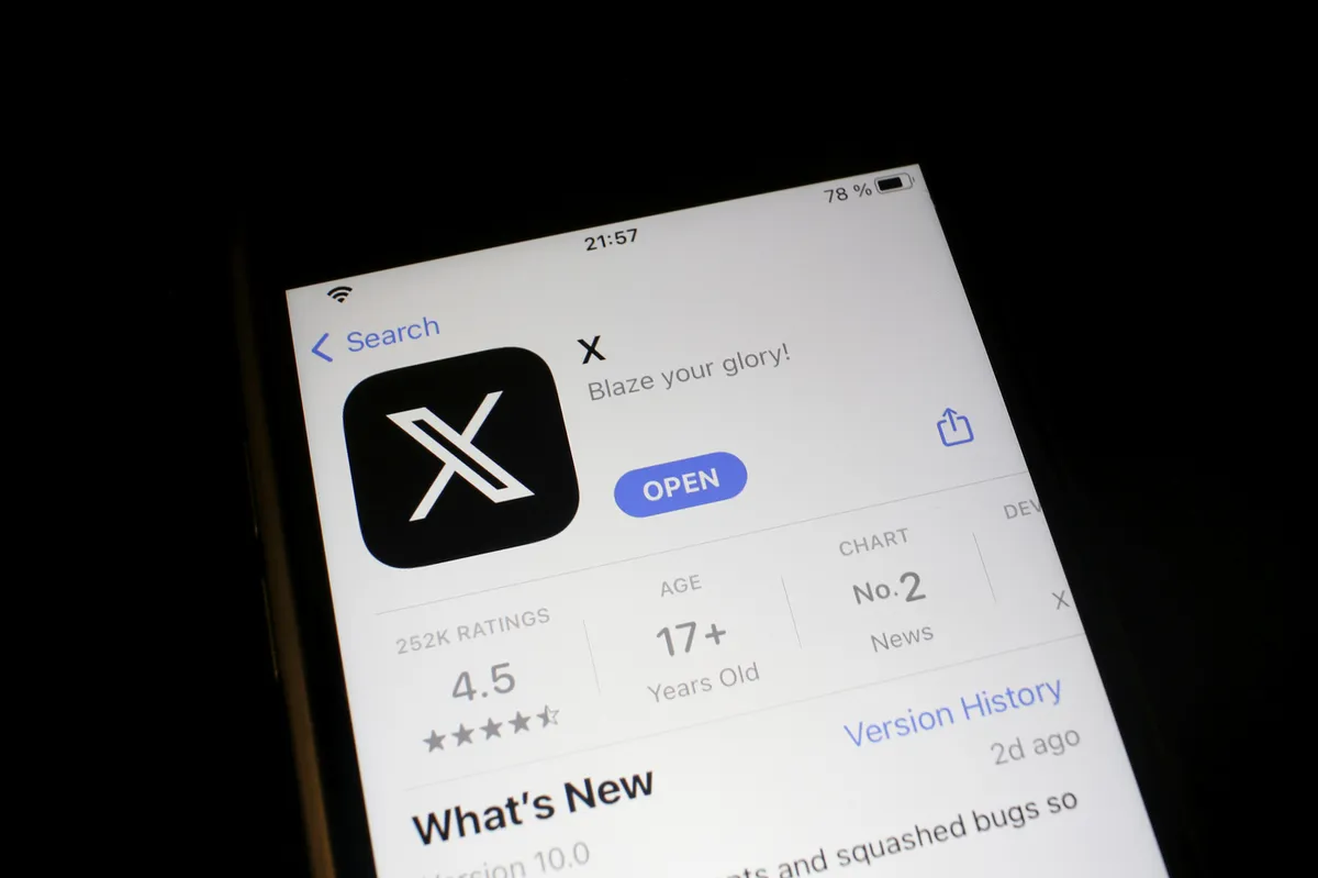 Bruselj zaradi "digitalnega slačenja" ljudi sprožil preiskavo proti omrežju X