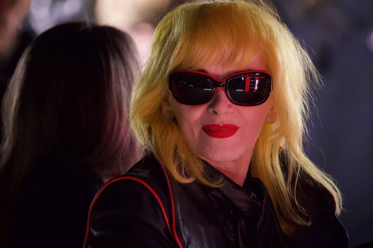 Umrla je modna oblikovalka, ki je oblačila številne zvezdnice