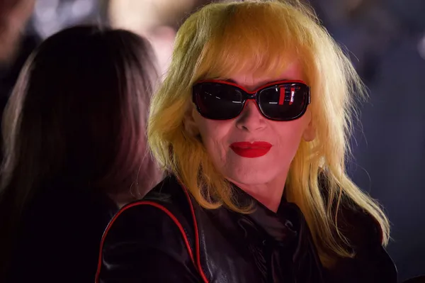 Umrla je modna oblikovalka, ki je oblačila številne zvezdnice