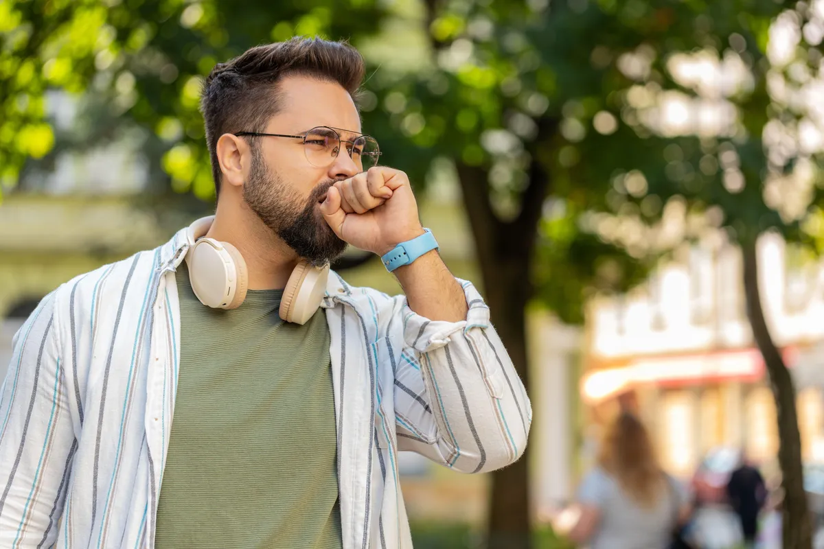 Nadzor pri bolniških: delodajalec bo lahko videl, kakšen režim gibanja vam je predpisal zdravnik