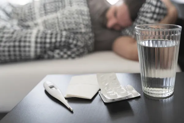 Številne bolniške odsotnosti v službah in šolah: kaj trenutno razsaja