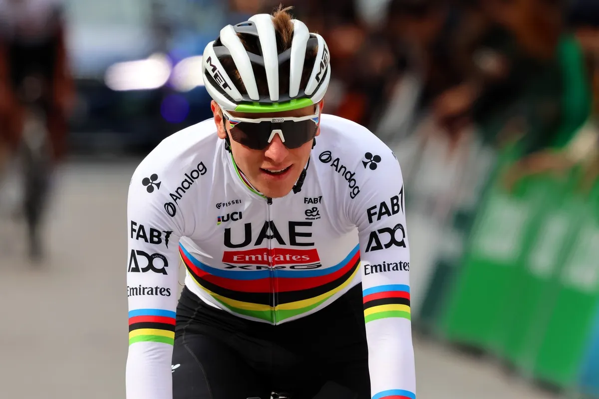 Tadej Pogačar na Kanarskih otokih presenetil avtobus s slovenskimi turisti