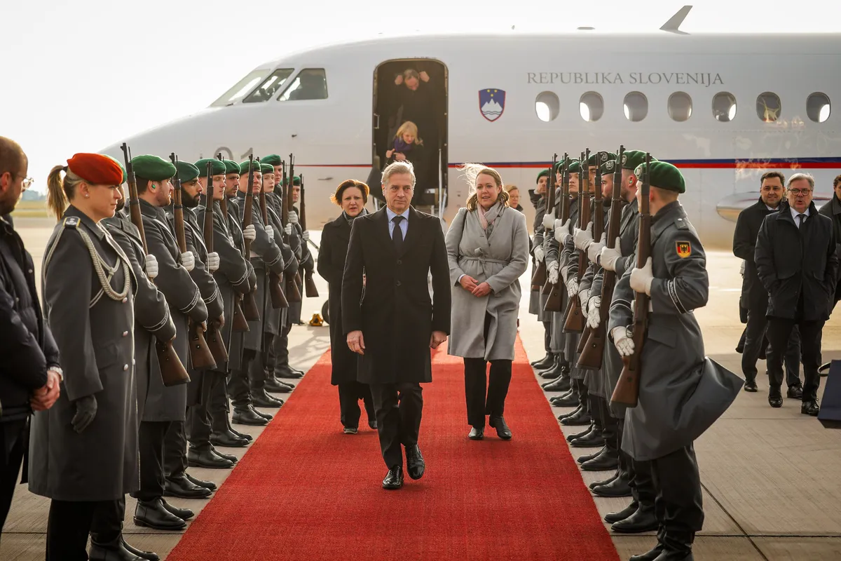 Premier Golob na obisku v Nemčiji: Orban že nekaj časa "ne igra za evropsko ekipo"