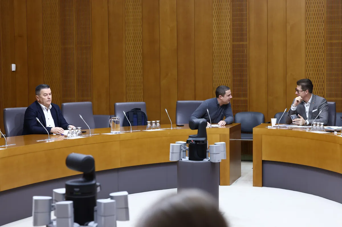 Na pristojnem odboru soglasno podprli spremembe zakona o orožju