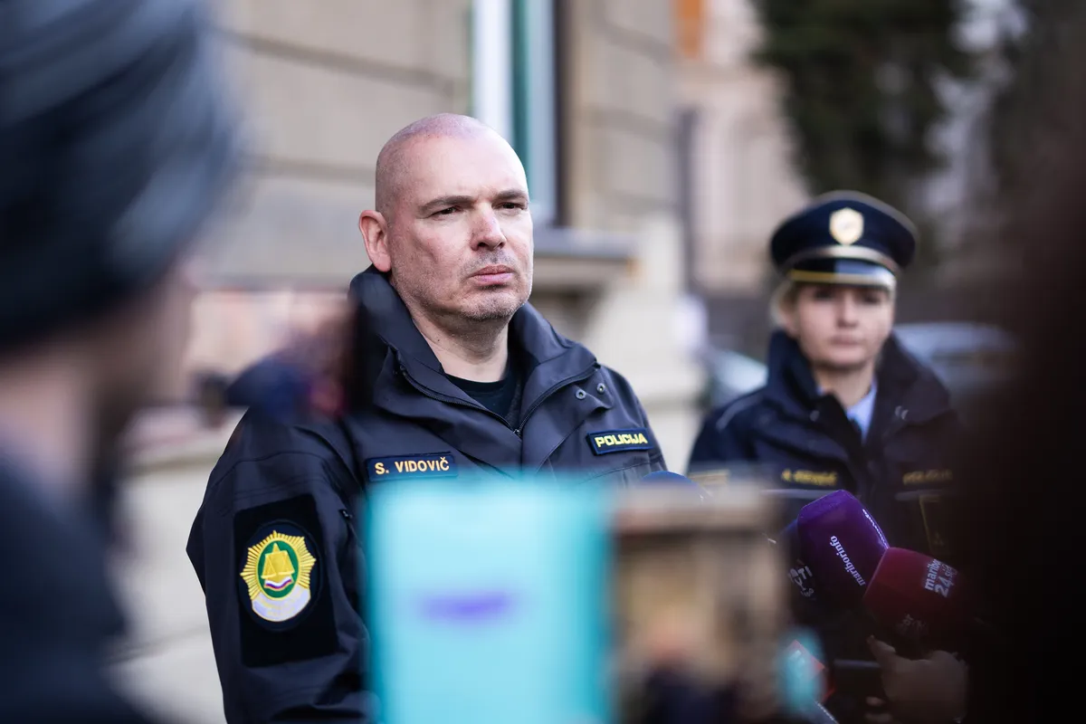 Policija po dveh letih preiskave razbila kriminalno združbo: "Zadali smo jim konkreten udarec"