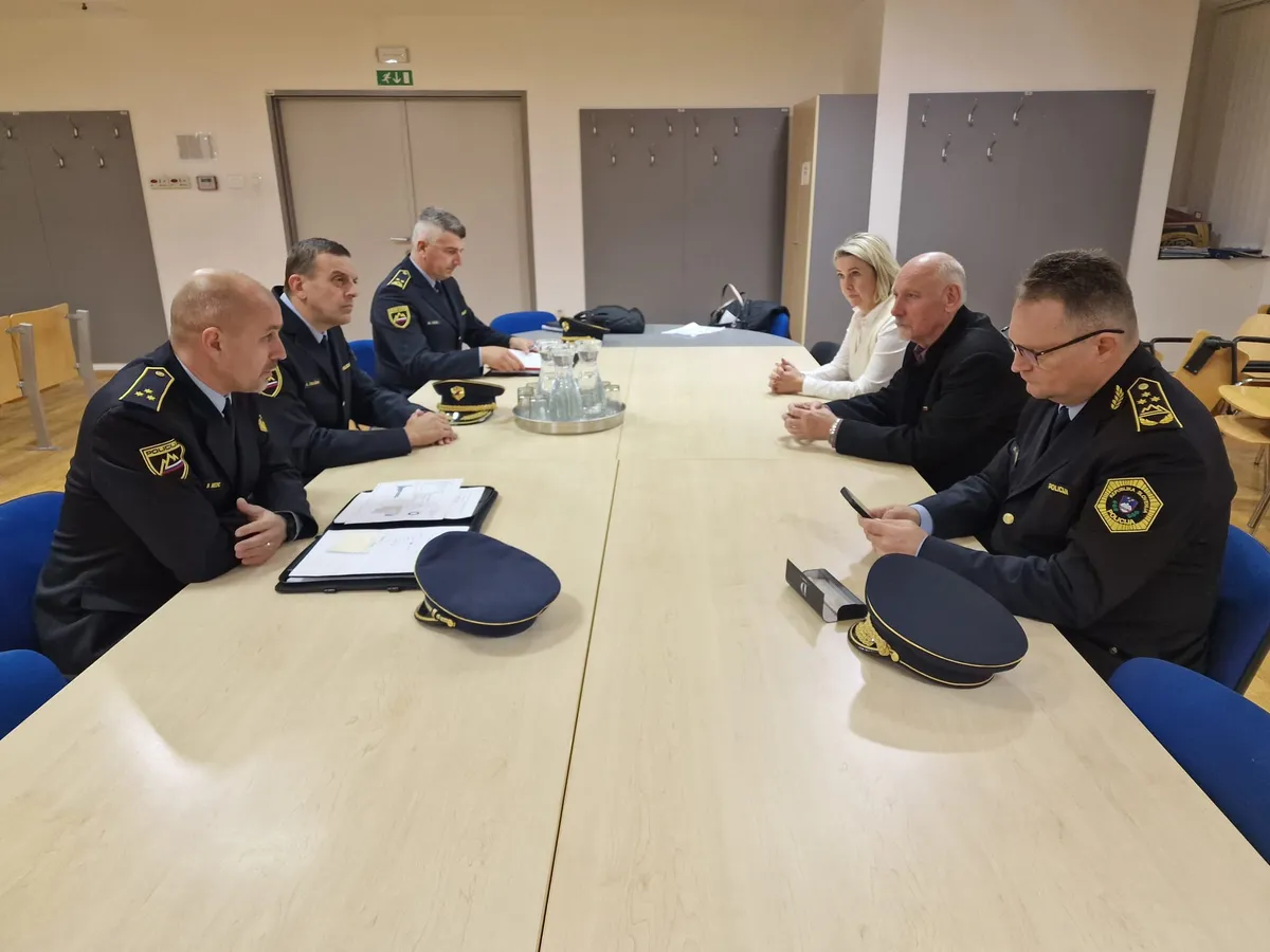 Notranji minister obiskal jugovzhod države in romska naselja: Policija dobila dobro orodje