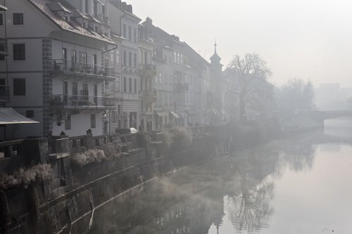 Megla stara Ljubljana arhitektura Ljubljanica