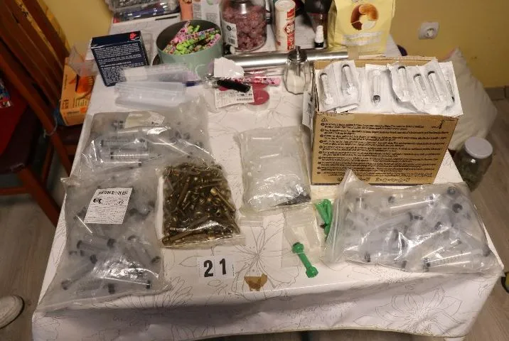 Policisti med hišno preiskavo pri 64-letniku iz okolice Ptuja zasegli konopljo