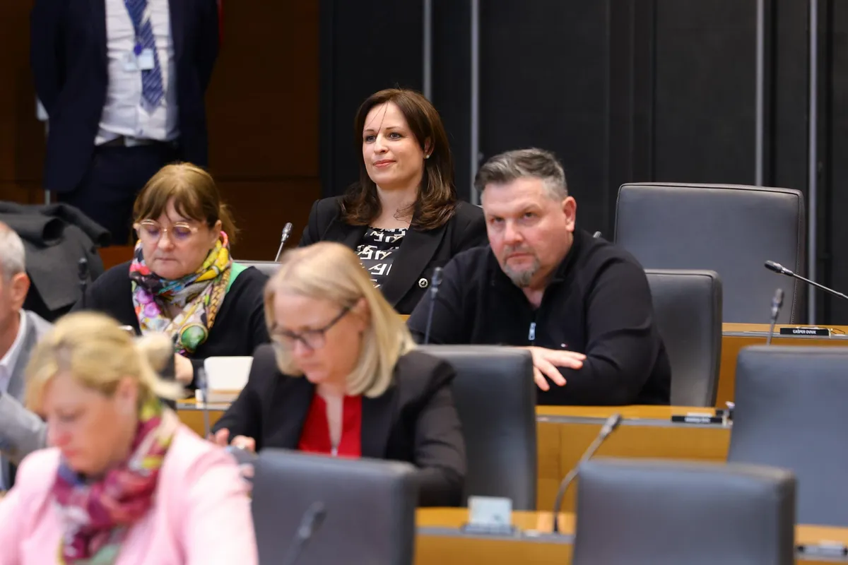 V poslanske klopi je sedla nova poslanka