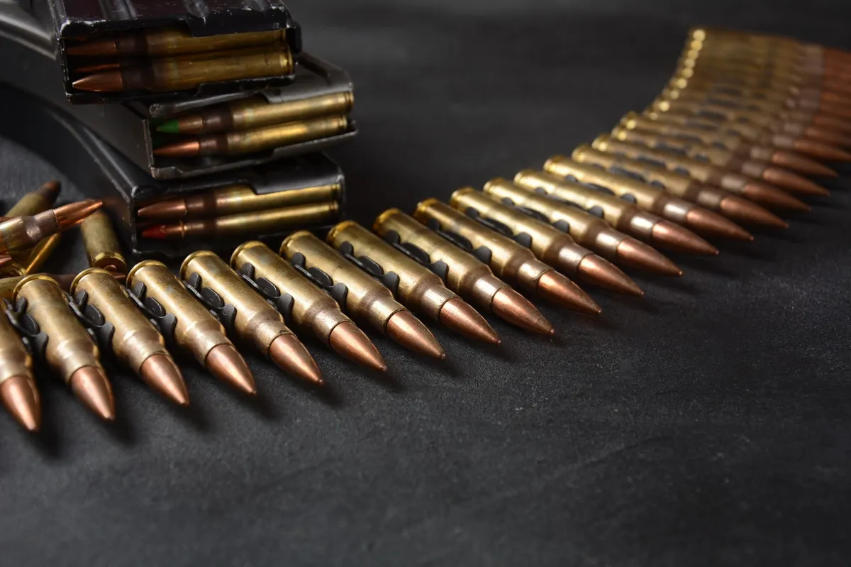 Neznanci iz tovornjaka ukradli strelivo, namenjeno nemški vojski