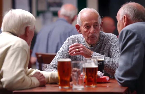 Nevrolog: Pri tej starosti bi morali prenehati piti pivo