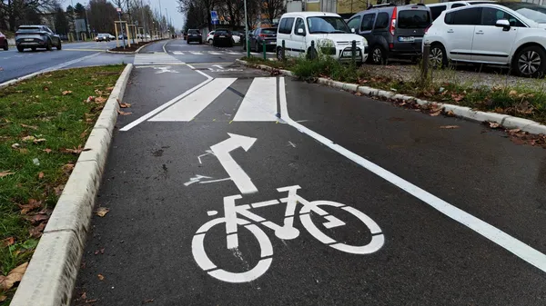 Ljubljančane zmedla nenavadna prometna ureditev: "To je adrenalinski park"