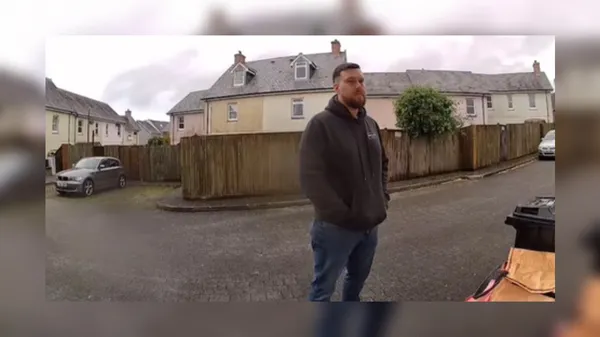 Videla je, kako je reagiral na prvem zmenku: posnetek je hit na spletu