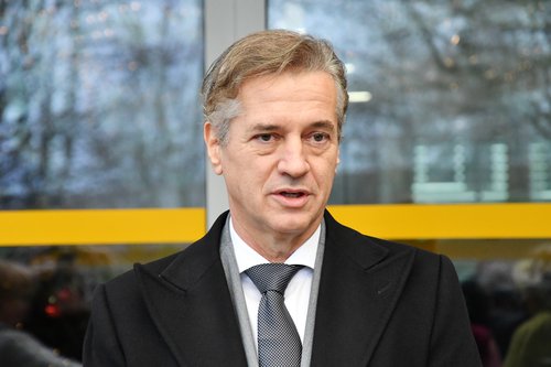 Robert Golob je obiskal Dom starejših občanov Šiška