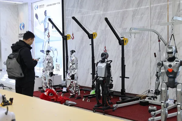 Kitajska je prevzela svetovno vodstvo v tehnologiji. Jo Zahod lahko dohiti?