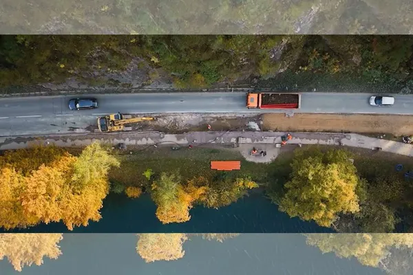 Nerazumljivo obnašanje na Bledu: znaki o prepovedi končali kar v jezeru