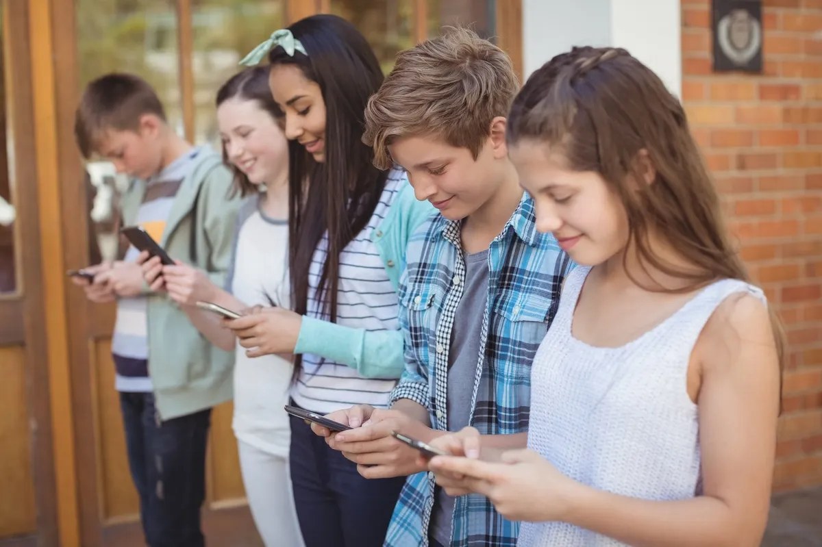 Avstralske najstnike so izključili z družbenih omrežij. A nekateri so že nazaj