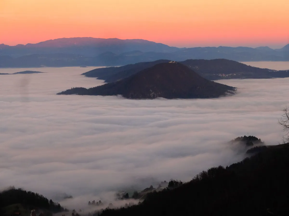 Vse več krajev bo prekrivala debela plast megle. Kam po sonce?