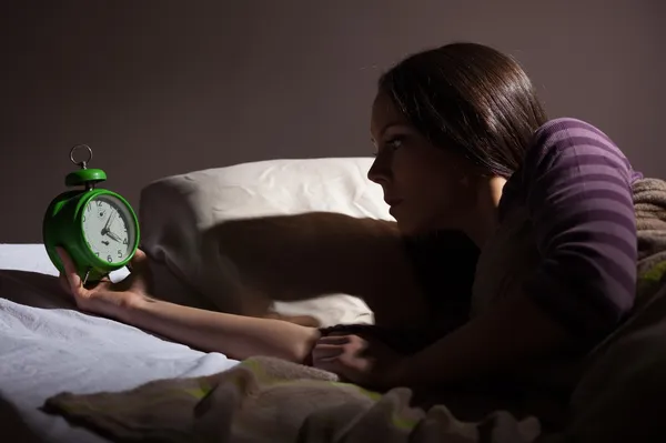 Zakaj se sredi noči zbujate vedno ob isti uri