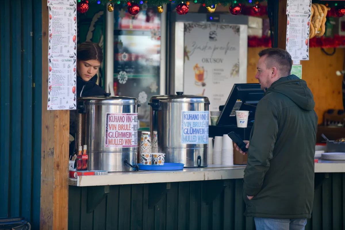 Koliko stane kuhano vino na stojnicah v Ljubljani